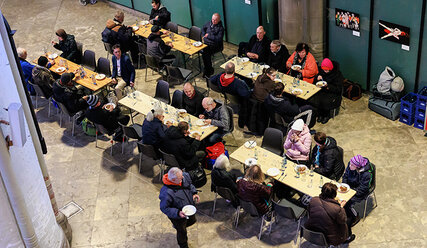 Der Mittagstisch für alle in der Hauptkirche St. Petri in Hamburg - Copyright: Michael Rauhe FFS