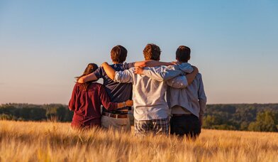 Copyright: https://pixabay.com/de/photos/junge-leute-gruppe-freunde-3575167/