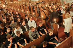 Volle Bänke beim Azubi-Gottesdienst 