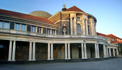 Hauptgebäude der Uni Hamburg an der Edmund-Siemers-Allee  - Copyright: UHH/Schell