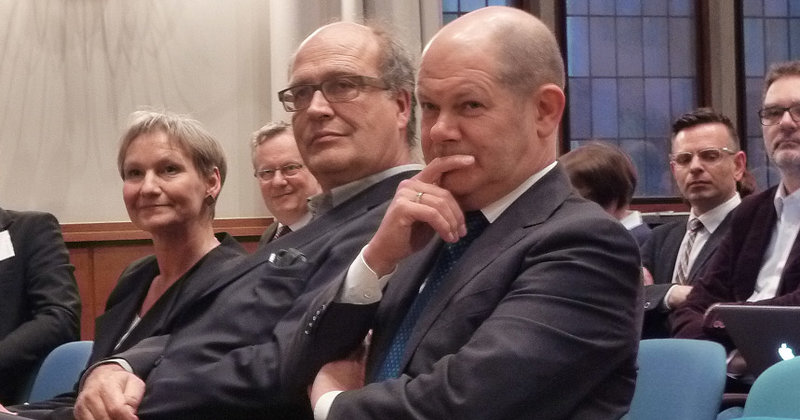 Bürgermeister Scholz, Thalia-Intendant Lux und Bischöfin Fehrs (v. re.) zum Auftakt der Gesamt-Synode