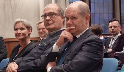 Bürgermeister Scholz, Thalia-Intendant Lux und Bischöfin Fehrs (v. re.) zum Auftakt der Gesamt-Synode - Copyright: Sabine Henning/kirche-hamburg.de