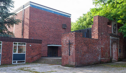Der Bau der heutigen Dreifaltigkeitskirche von 1962 - Copyright: © Ajepbah / Wikimedia Commons / CC BY-SA 3.0