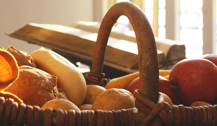 Erntedankschmuck auf dem Altar - Copyright: © Hagen Grützmacher