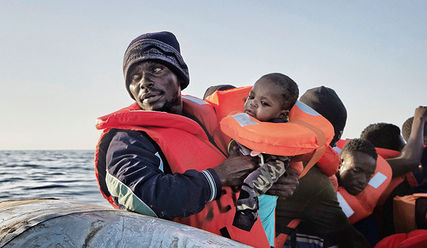 Geflüchtete im Mittelmeer - Copyright: © www.sea-eye.org