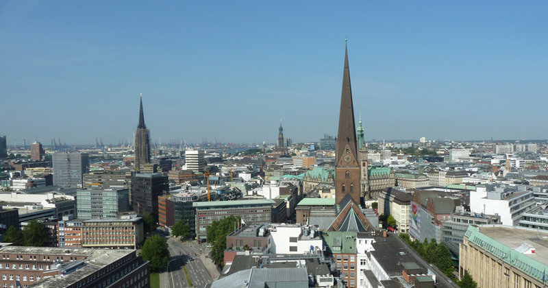 Ein traumhafter Blick über die Stadt bei Kaffee und Kuchen