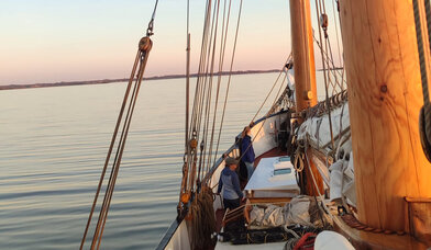 Blick vom Segelschiff voraus auf die Ostsee - Copyright: Johanna Schweitzer