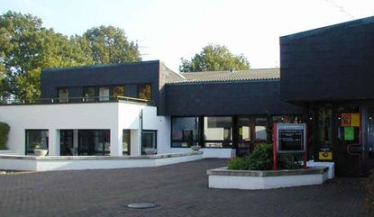 Albert-Schweitzer-Kirche - Copyright: Gunnar Urbach