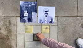 Gedenken mit Stolperstein - Copyright: © DuG Verlag