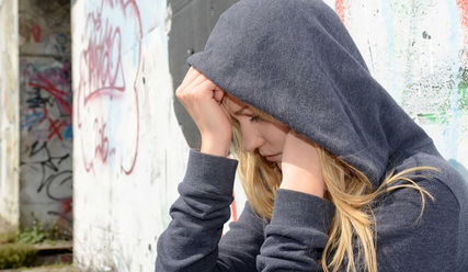 Nicht alleine bleiben, sondern jemanden zum Reden finden - Copyright: Symbolfoto: tunedin/fotolia
