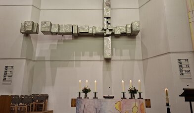 Altar, Kreuz - Copyright: Renate Ott-Filenius