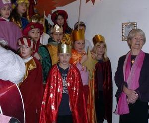 Sternsinger zu Besuch bei Bischöfin Maria Jepsen.