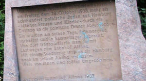 Der Gedenkstein erinnert an die rund 800 Deportierten - Foto: Monika Rulfs - Copyright: Monika Rulfs