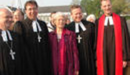 Bischöfin Maria Jepsen gemeinsam mit den vier Pröpsten der Kirchenkreise Altona, Blankenese, Niendorf und Pinneberg