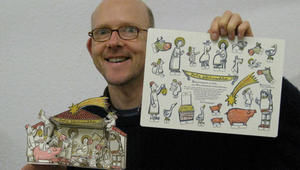 Martin Graf mit der Weihnachtskrippe zum Selbstbasteln