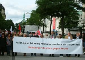Die erste Reihe der Antinazi-Demo 