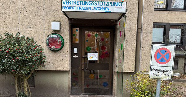 Der Nebeneingang der Beratungsstelle von Frauen_Wohnen in Pinneberg - Copyright: Christian Schierwagen
