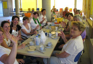 Tschüß  vielleicht 2013 in Hamburg! Das Team an der Schule in Freital  Foto: Monika Rulfs. - Copyright: m