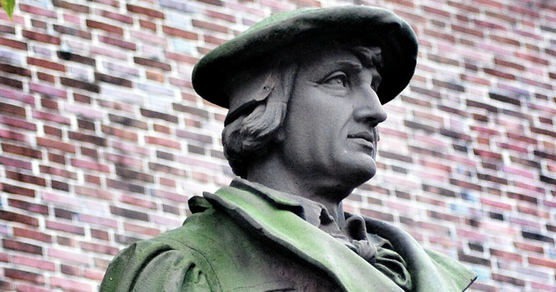 Gegenwärtig: Johannes Bugenhagen als Statue vor dem Johanneum