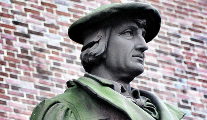 Gegenwärtig: Johannes Bugenhagen als Statue vor dem Johanneum - Copyright: Bernhard von Nethen/hamburger-reformation.de