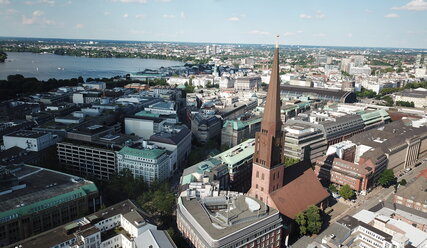 Hauptkirche St. Jacobi in der Außenansicht - Copyright: martinifilm