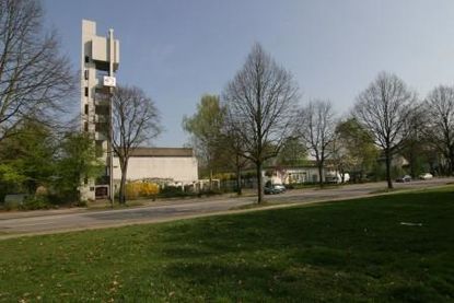 Ev.-Luth. KG ' Der Gute Hirte' HH-JenfeldKirche und KiTa im Frühjahr - Copyright: Dr. Wolfgang Ewert