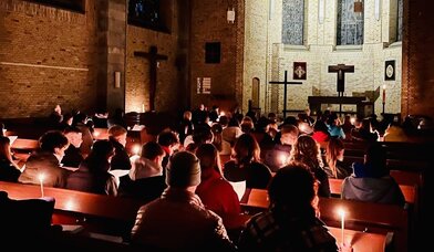 Die Osternacht in der Friedenskirche Eilbek  - Copyright: Ev.-Luth. KG Friedenskirche Eilbek 