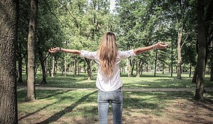 Frau im Wald, Training