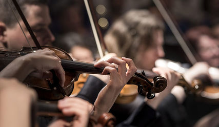Streicher in einem Orchester - Copyright: @ Creative Commons, CC0