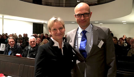 Bischöfin Kirsten Fehrs gratulierte Frie Bräsen zur Wahl - Copyright: Monika Rulfs/Kirchenkreis Hamburg-West/Südholstein