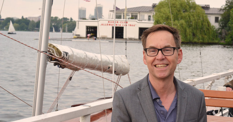Der Alster so nah: Ralf T. Brinkmann im "barca"