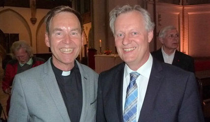 Pastor Ralf T. Brinkmann mit Propst Karl-Heinrich Melzer - Copyright: Sabine Henning/kirche-hamburg.de