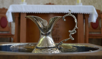 Taufbecken in der Kirche - Copyright: Lizenz Pixabay