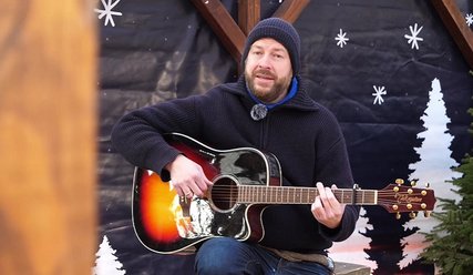 Jan Keßler spielt Ihr Kinderlein, kommet - Copyright: © Hagen Grützmacher