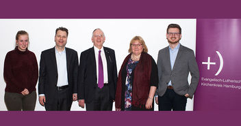 Das Präsidium der Kirchenkreissynode Hamburg-Ost: Natalie Schröder, Heiko Landwehr, Wilfried Hartmann, Gesine Dräger, Sascha Krüger (v.l.) - Copyright: Thomas Krätzig