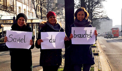 Die Klimabeauftragten der Hamburger Kirchenkreise rufen zum Klimafasten auf: Rebecca Wiehe, Sylvia hansen und Lena Kühl (v.l.) - Copyright: Evangelische Kirche in Hamburg