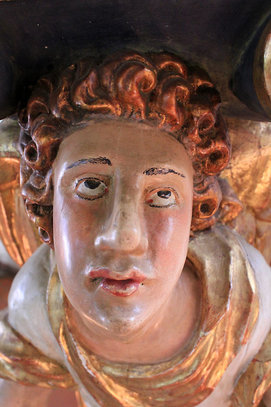 Gesicht des Kanzelengels in der St. Pankratiuskirche Ochsenwerder