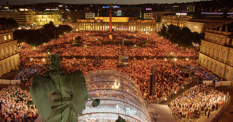 Vom Schlossplatz in Stuttgart im vergangenen Jahr zieht der Kirchentag 2017 nach Berlin