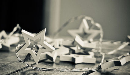 Adventsdekoration mit Sternen - Copyright: @ Creative Commons