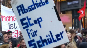 2.500 Schüler demonstrieren für Bleiberecht  Foto: Thomas Morell/epd - Copyright: Thomas Morell/epd