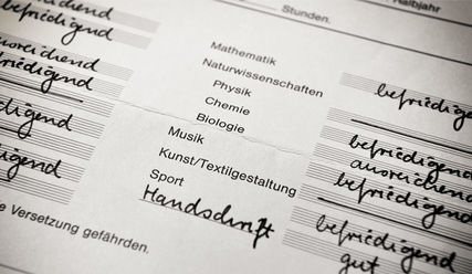 Schulzeugnis - Copyright: Dirk Vorderstraße, CC BY 3.0