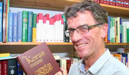 Axel Matyba hat 'funklende Perlen' auch im Koran entdeckt - Copyright: Thomas Morell/epd