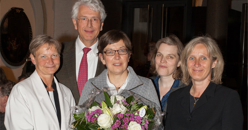 Die neue Hauptpastorin Martina Severin-Kaiser (Mitte) im Kreis der ersten Gratulanten: Bischöfin Kirsten Fehrs, Hauptpastor Alexander Röder, Hauptpastorin und Pröpstin Astrid Kleist und Hauptpastorin und Pröpstin Dr. Ulrike Murmann (v.l.)