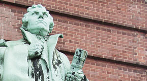 Lutherdenkmal am Hamburger Michel  Foto: bill_17/Fotolia.com - Copyright: bill_17/Fotolia.com