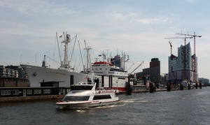 Zum Kirchentag 2013 mit dem Schiff nach Hamburg  - Copyright: Mechthild Klein