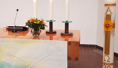 Osterkerze, Altar - Copyright: Renate Ott-Filenius