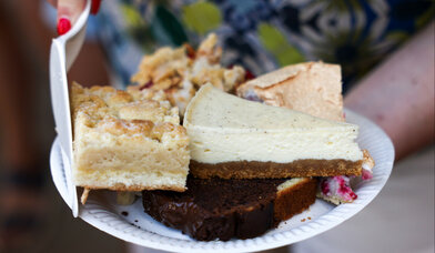 Symbolbild mit Kuchen  - Copyright: © Rolf Oeser / fundus-medien.de