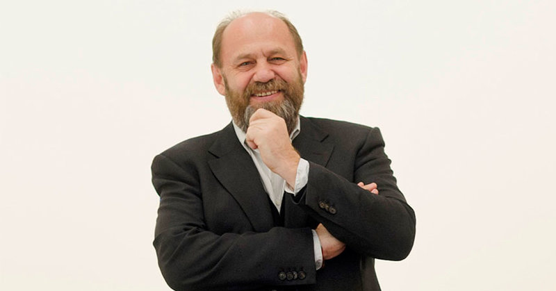 Alexander Ochs ist Kurator der Ausstellung "Hinsehen.Reinhören" - © alexander ochs ausstellungen