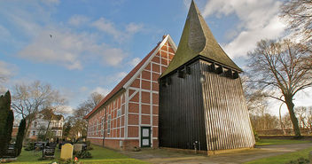 Die evangelisch-lutherische Dreieinigkeitskirche in Hamburg-Allermöhe - Copyright: © Creative Commons, flamenco, CC BY-SA 3.0