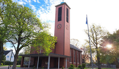 Erlöserkirche Halstenbek - Copyright: Ulrike Anders